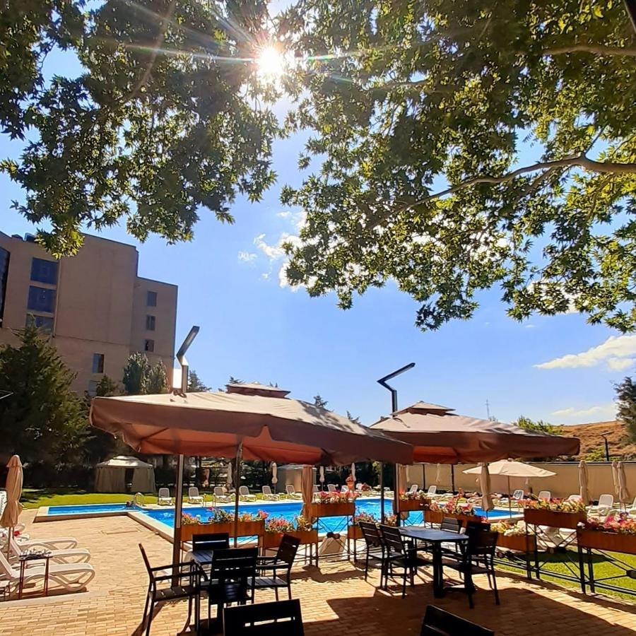 President Hotel By Hrazdan Hotel Cjsc Erivan Exterior foto