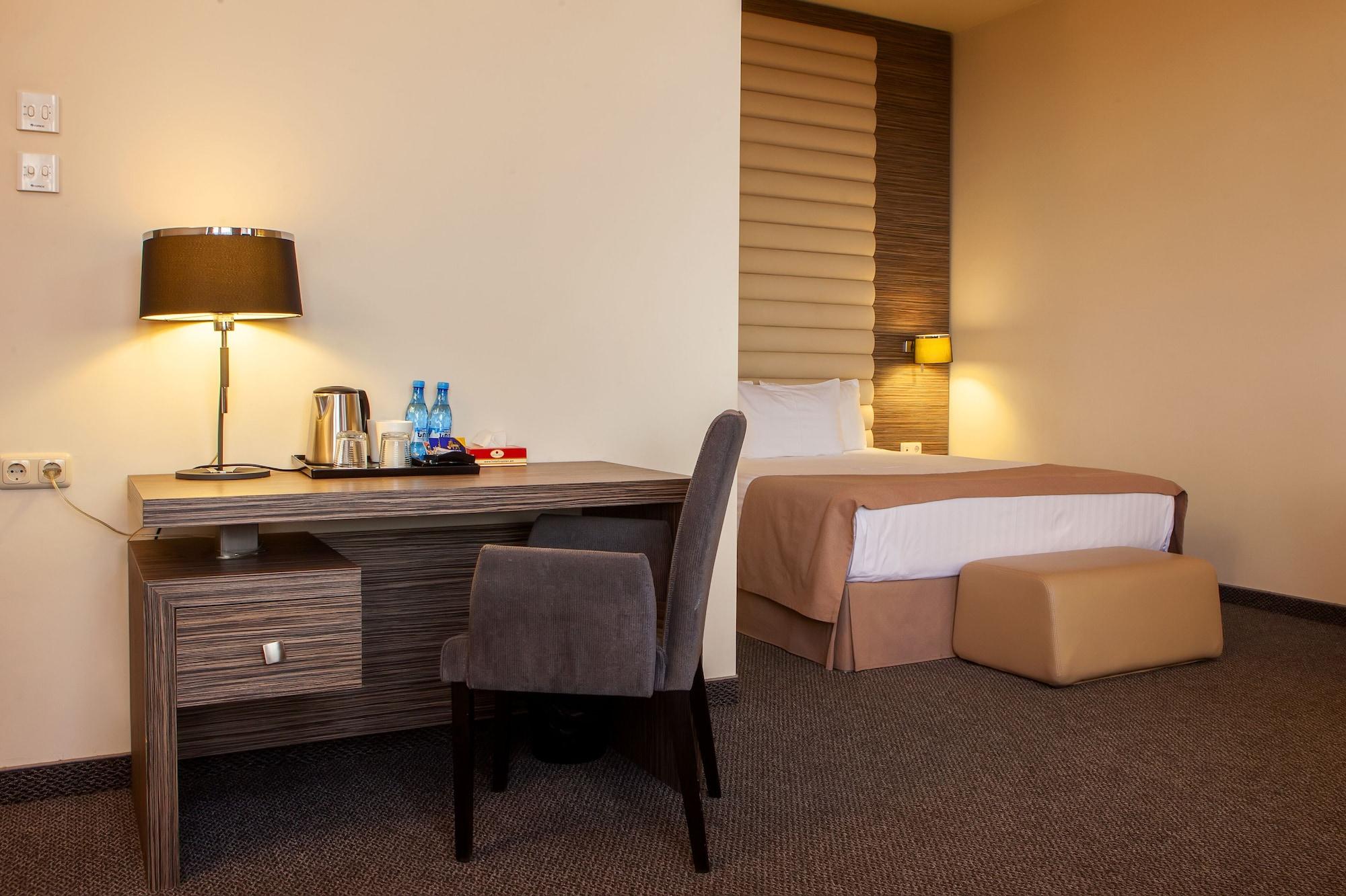 President Hotel By Hrazdan Hotel Cjsc Erivan Exterior foto