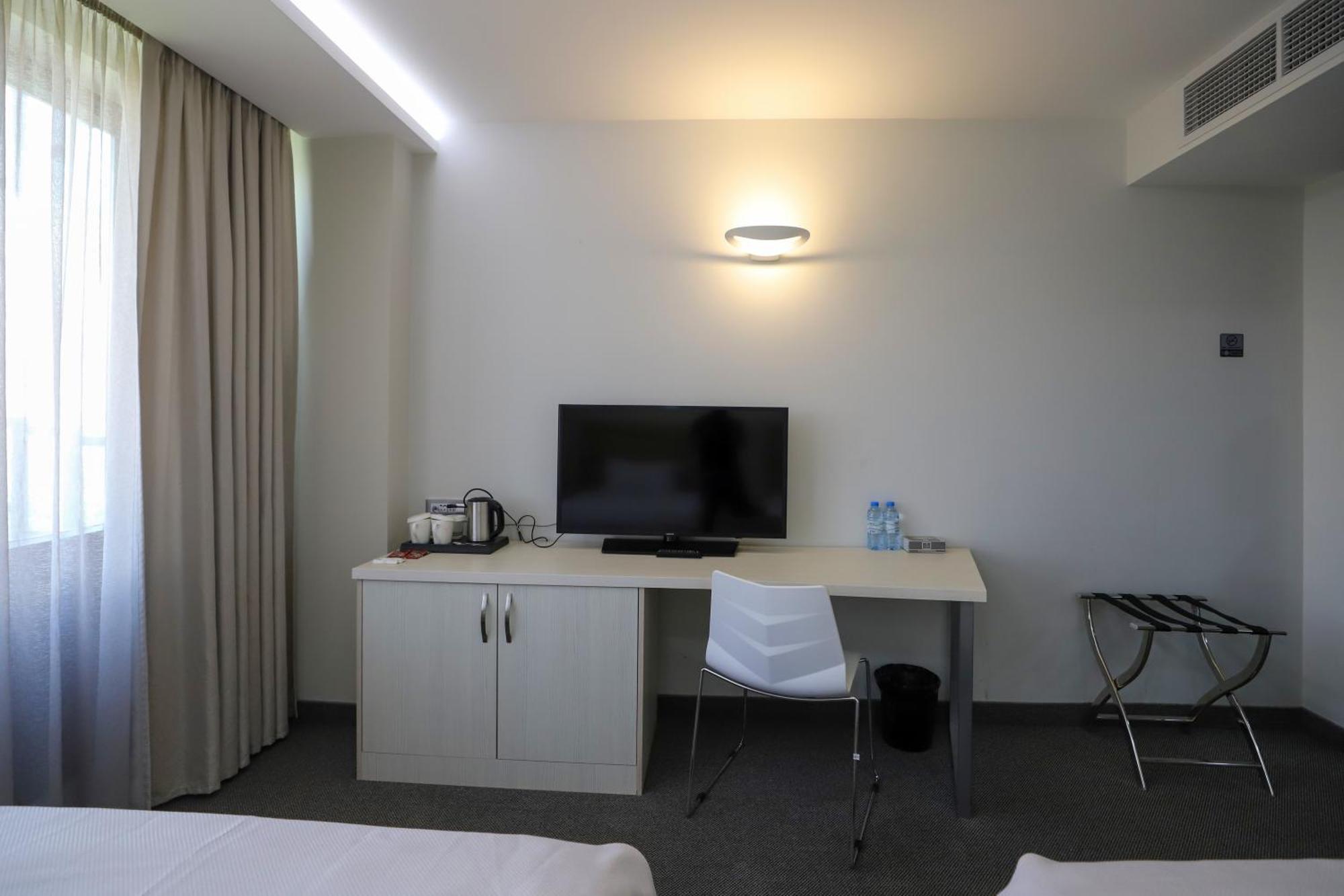 President Hotel By Hrazdan Hotel Cjsc Erivan Exterior foto