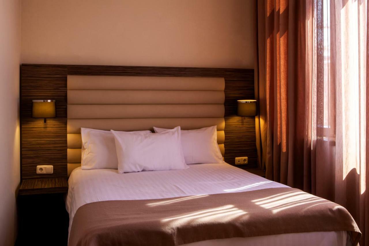 President Hotel By Hrazdan Hotel Cjsc Erivan Exterior foto