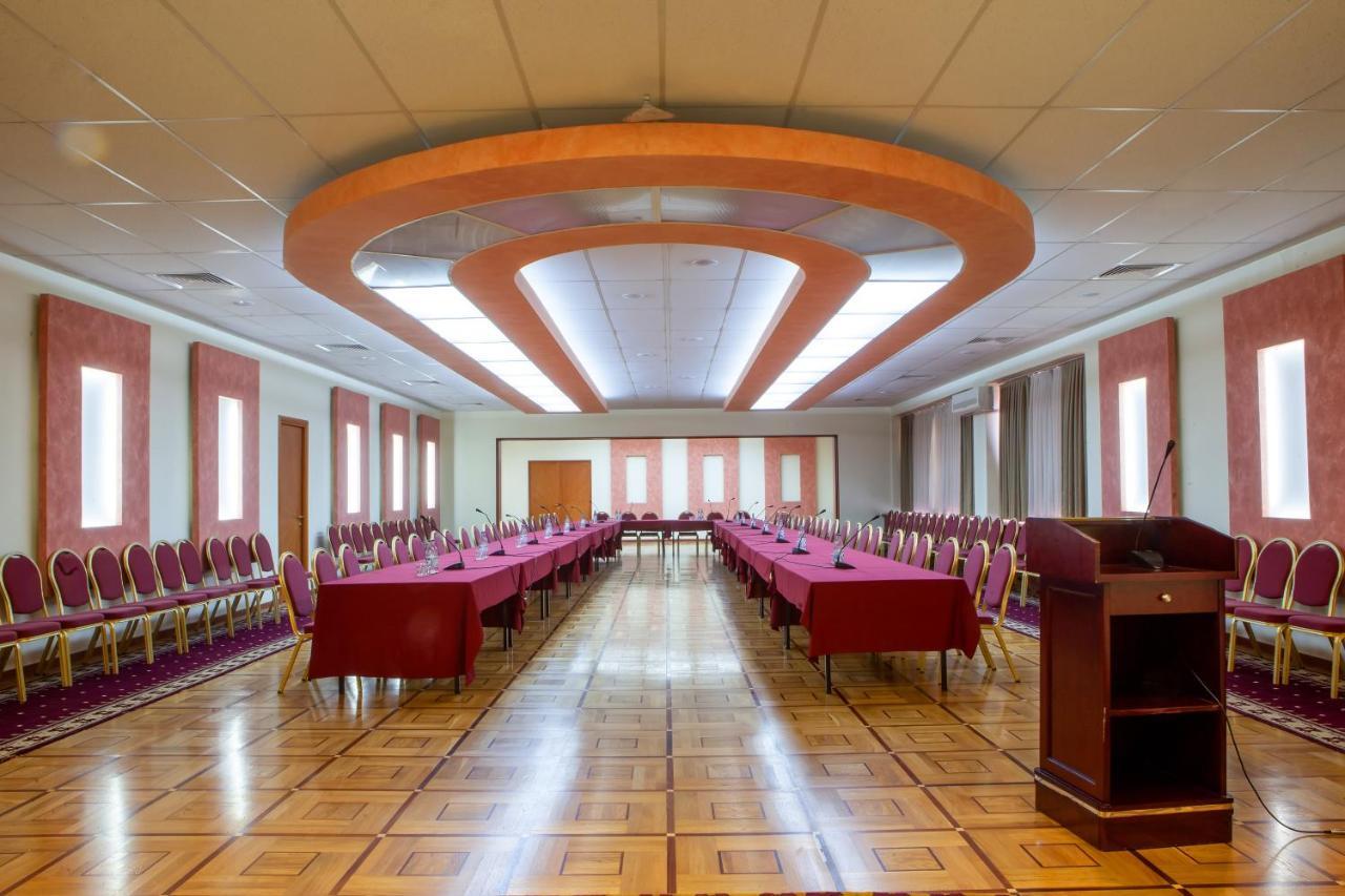President Hotel By Hrazdan Hotel Cjsc Erivan Exterior foto